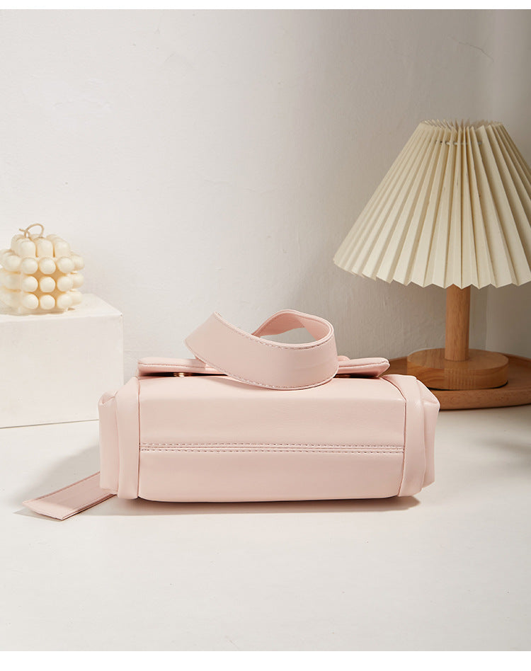 Soft Curve Shoulder Bag – Minimal Design, Everyday Elegance